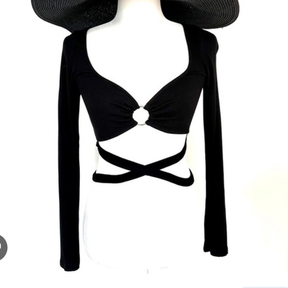 Princess polly black wrap top - Picture 2 of 3
